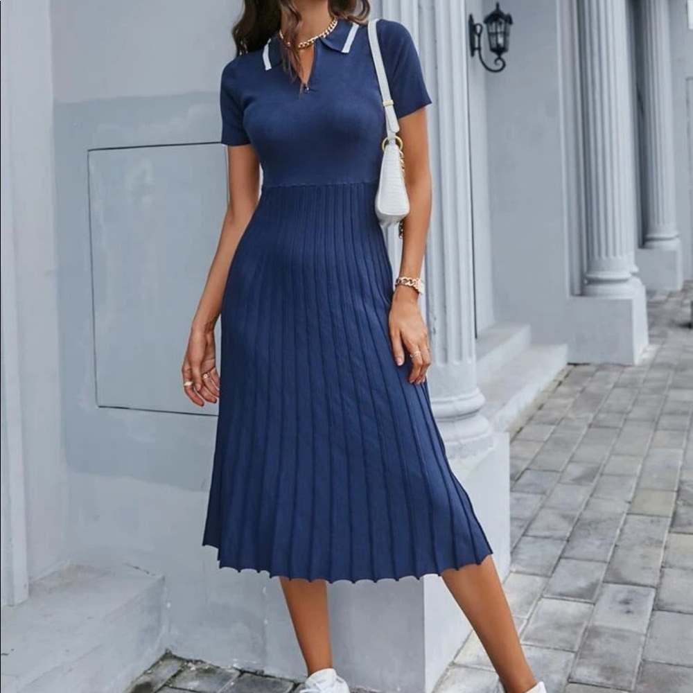 Color block collar pleated sweater dress burgundy - Picture 8 of 15